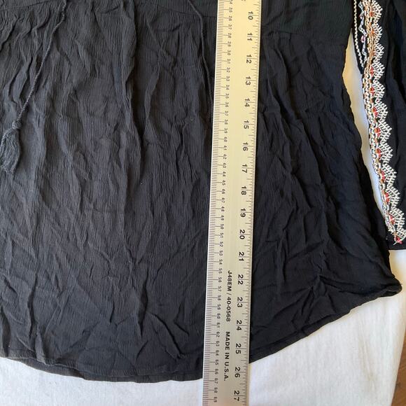Old Navy Women Blouse size L Long Sleeve V-neck Rayon Embroidered Detail Black - Picture 3 of 7